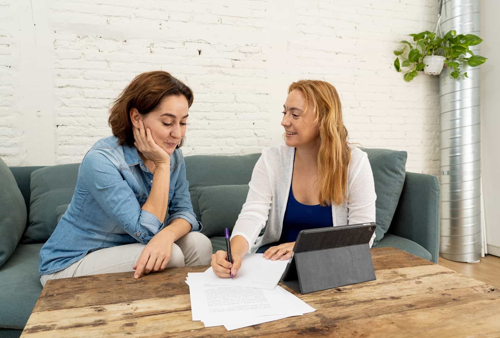 Nutrition coach discusses plan with a client